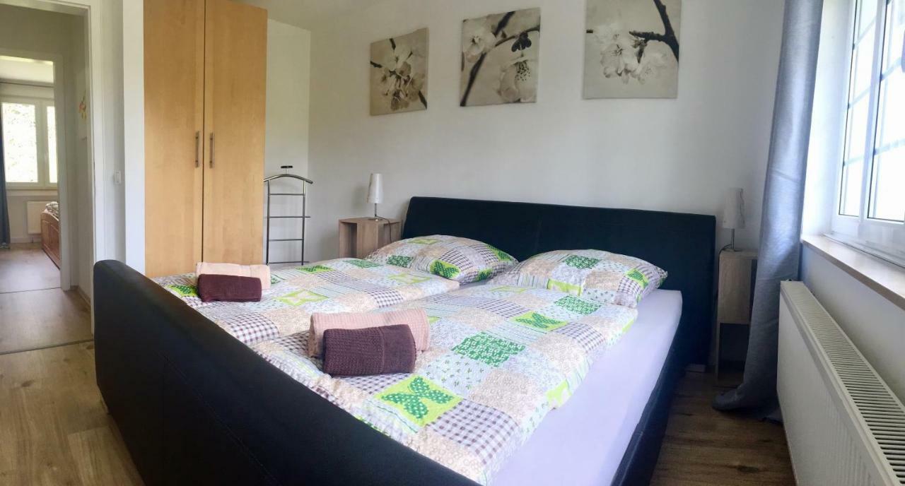Ferienhaus Am Menzerather Weiher 몬샤우 외부 사진